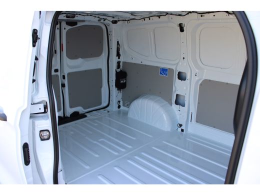 Volkswagen e-Transporter VOOR MEKAAR DEALS | Life Intro | 64 kWh | 218 pk | L1 | Trekhaak | Stoelverwarming | Achteruitrij... ActivLease financial lease