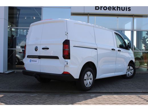 Volkswagen e-Transporter VOOR MEKAAR DEALS | Life Intro | 64 kWh | 218 pk | L1 | Trekhaak | Stoelverwarming | Achteruitrij... ActivLease financial lease