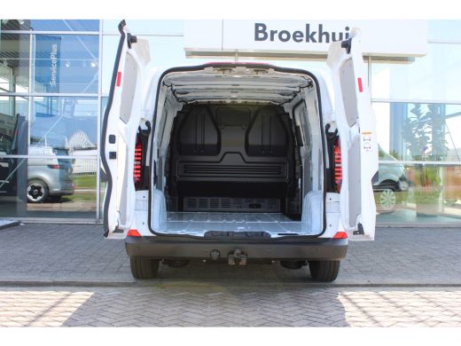 Volkswagen e-Transporter VOOR MEKAAR DEALS | Life Intro | 64 kWh | 218 pk | L1 | Trekhaak | Stoelverwarming | Achteruitrij... ActivLease financial lease