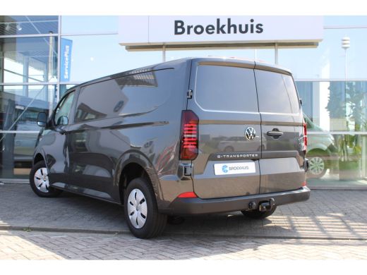 Volkswagen e-Transporter VOOR MEKAAR DEALS | Life Intro | 64 kWh | 218 pk | L2 | Trekhaak | Stoelverwarming | Achteruitrij... ActivLease financial lease