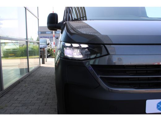 Volkswagen e-Transporter VOOR MEKAAR DEALS | Life Intro | 64 kWh | 218 pk | L2 | Trekhaak | Stoelverwarming | Achteruitrij... ActivLease financial lease
