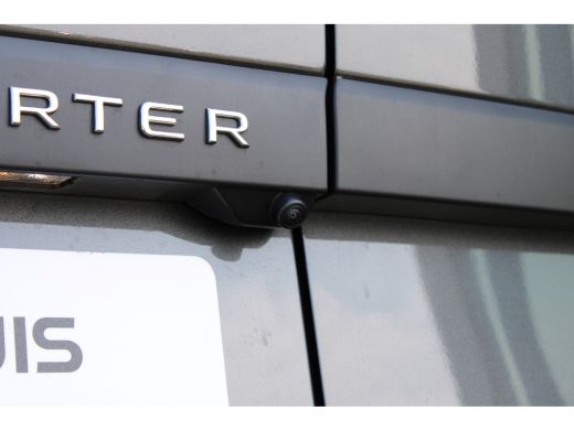 Volkswagen e-Transporter VOOR MEKAAR DEALS | Life Intro | 64 kWh | 218 pk | L2 | Trekhaak | Stoelverwarming | Achteruitrij... ActivLease financial lease