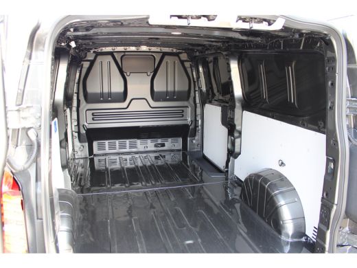 Volkswagen e-Transporter VOOR MEKAAR DEALS | Life Intro | 64 kWh | 218 pk | L2 | Trekhaak | Stoelverwarming | Achteruitrij... ActivLease financial lease