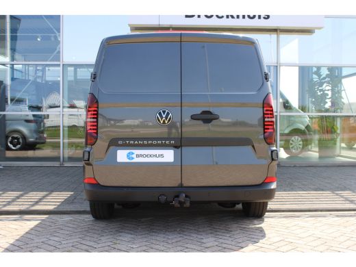 Volkswagen e-Transporter VOOR MEKAAR DEALS | Life Intro | 64 kWh | 218 pk | L2 | Trekhaak | Stoelverwarming | Achteruitrij... ActivLease financial lease