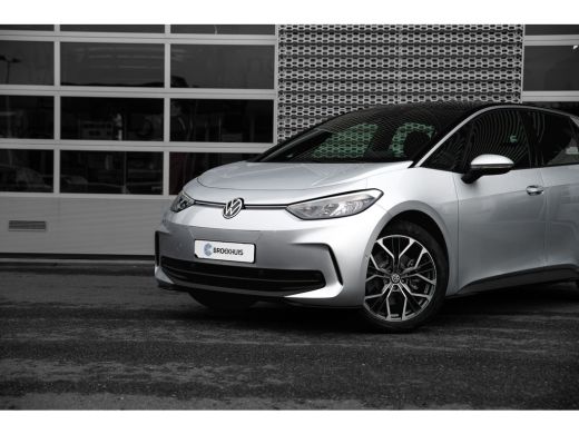 Volkswagen ID.3 170pk Pure 52 kWh | Achteruitrijcamera | 19" | Navigatie | Adaptive Cruise | Stoel & Stuurverwarming ActivLease financial lease