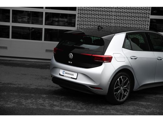 Volkswagen ID.3 170pk Pure 52 kWh | Achteruitrijcamera | 19" | Navigatie | Adaptive Cruise | Stoel & Stuurverwarming ActivLease financial lease