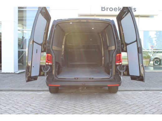 Volkswagen Transporter Comfortline | 110 pk | L2 | Trekhaak | Handgeschakeld | Navi | Cruise Control | Betonplex Laadvlo... ActivLease financial lease