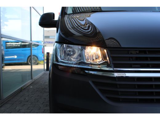 Volkswagen Transporter Comfortline | 110 pk | L2 | Trekhaak | Handgeschakeld | Navi | Cruise Control | Betonplex Laadvlo... ActivLease financial lease