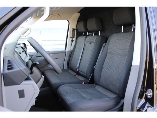 Volkswagen Transporter Comfortline | 110 pk | L2 | Trekhaak | Handgeschakeld | Navi | Cruise Control | Betonplex Laadvlo... ActivLease financial lease