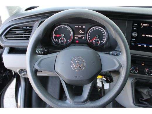 Volkswagen Transporter Comfortline | 110 pk | L2 | Trekhaak | Handgeschakeld | Navi | Cruise Control | Betonplex Laadvlo... ActivLease financial lease