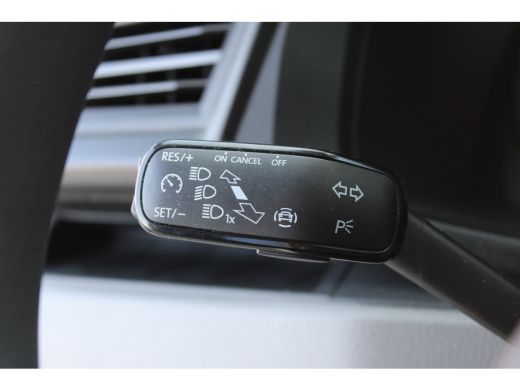 Volkswagen Transporter Comfortline | 110 pk | L2 | Trekhaak | Handgeschakeld | Navi | Cruise Control | Betonplex Laadvlo... ActivLease financial lease