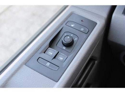 Volkswagen Transporter Comfortline | 110 pk | L2 | Trekhaak | Handgeschakeld | Navi | Cruise Control | Betonplex Laadvlo... ActivLease financial lease