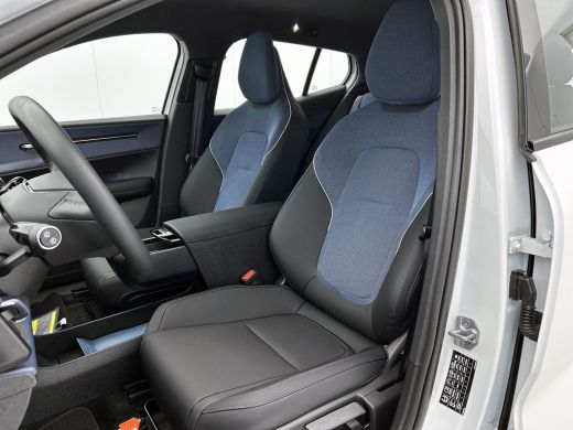 Volvo  EX30 Single Motor Extended Range Plus 69 kWh | stoel/stuurverwarming | Harman Kardon | Parkeercamera |... ActivLease financial lease