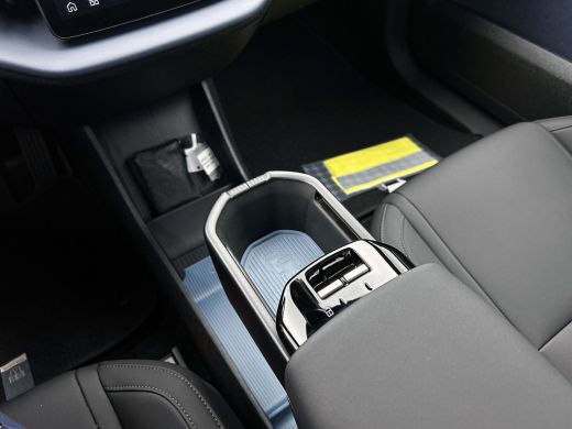 Volvo  EX30 Single Motor Extended Range Plus 69 kWh | stoel/stuurverwarming | Harman Kardon | Parkeercamera |... ActivLease financial lease
