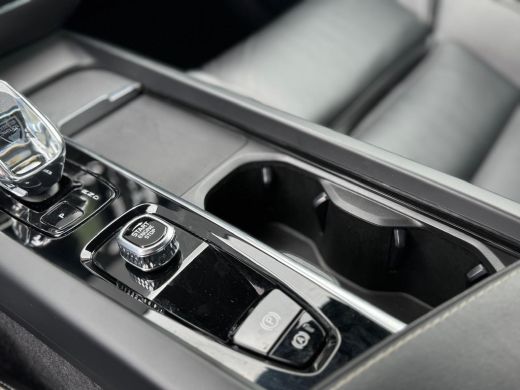 Volvo  S60 2.0 B3 Plus Dark | Harman/Kardon | Sportstoelen | Camera | 19 Inch | BLIS | Adaptive Cruise | Sto... ActivLease financial lease