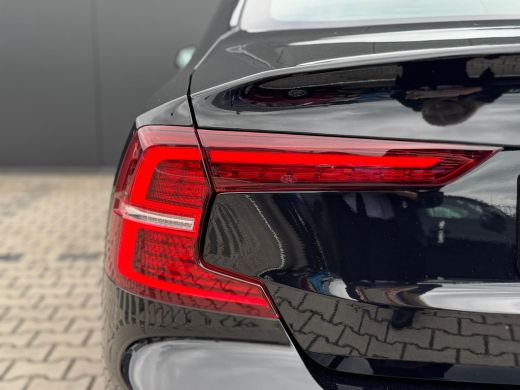 Volvo  S60 2.0 B3 Plus Dark | Harman/Kardon | Sportstoelen | Camera | 19 Inch | BLIS | Adaptive Cruise | Sto... ActivLease financial lease