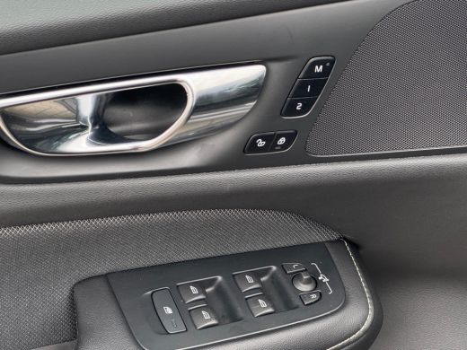 Volvo  V60 2.0 B3 R-Design NL AUTO | CAMERA | PANO | ActivLease financial lease