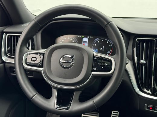 Volvo  V60 2.0 B3 R-Design NL AUTO | CAMERA | PANO | ActivLease financial lease