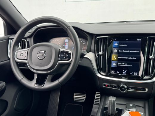 Volvo  V60 2.0 B3 R-Design NL AUTO | CAMERA | PANO | ActivLease financial lease