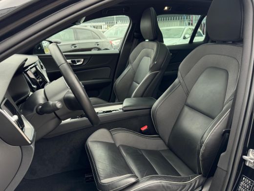 Volvo  V60 2.0 B3 R-Design NL AUTO | CAMERA | PANO | ActivLease financial lease