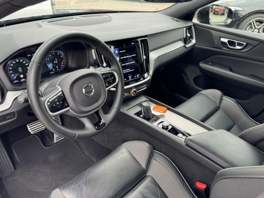 Volvo  V60 2.0 B3 R-Design NL AUTO | CAMERA | PANO | ActivLease financial lease