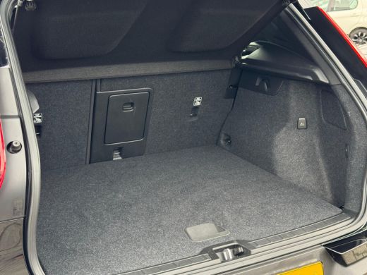 Volvo  XC40 Recharge P8 AWD R-Design NL AUTO | TREKHAAK | CARPLAY | ActivLease financial lease