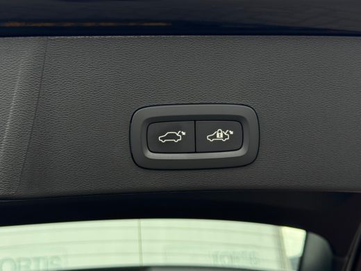 Volvo  XC40 Recharge P8 AWD R-Design NL AUTO | TREKHAAK | CARPLAY | ActivLease financial lease