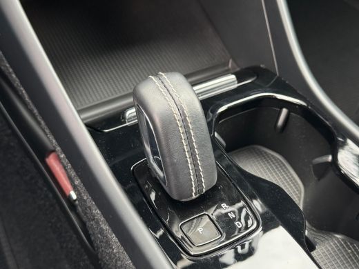 Volvo  XC40 Recharge P8 AWD R-Design NL AUTO | TREKHAAK | CARPLAY | ActivLease financial lease