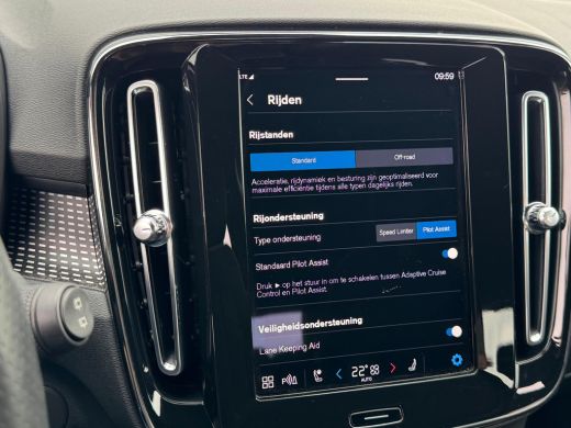 Volvo  XC40 Recharge P8 AWD R-Design NL AUTO | TREKHAAK | CARPLAY | ActivLease financial lease