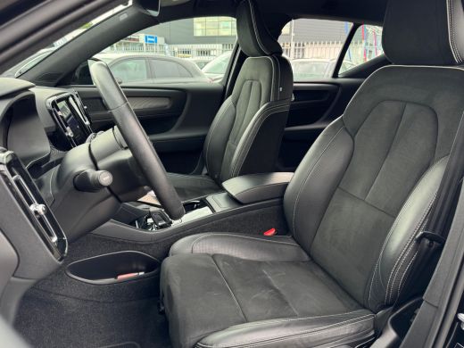 Volvo  XC40 Recharge P8 AWD R-Design NL AUTO | TREKHAAK | CARPLAY | ActivLease financial lease