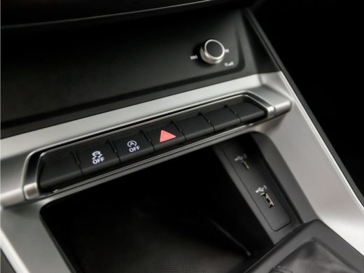 Audi Q3 35 TFSI Sportline 150Pk Automaat (APPLE CARPLAY, GROOT NAVI, CLIMATE, SPORTSTOELEN, ELEK ACHTERKL... ActivLease financial lease