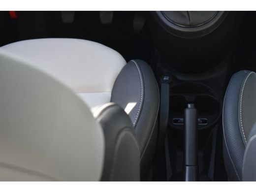 Fiat 500 1.0 Hybrid Dolcevita | Panoramadak | Navigatie by App | Half-Leder | Cruise Control | Airco | App... ActivLease financial lease