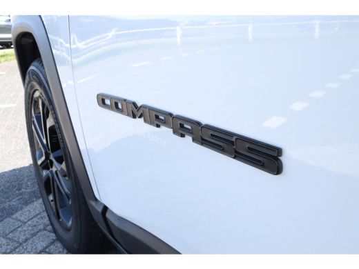Jeep Compass 4xe 240 Plug-in Hybrid Electric Upland | Adaptieve Cruise | Camera | Stoel+Stuurverwarming | Navi... ActivLease financial lease