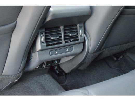 Land Rover Range Rover Evoque 1.5 P300e AWD R-Dynamic SE | Full Option! | Trekhaak | Pano | Meridian ActivLease financial lease
