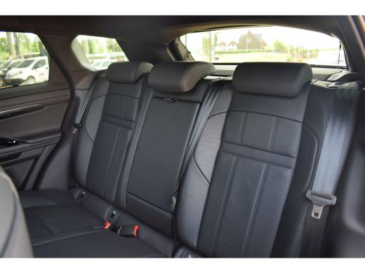 Land Rover Range Rover Evoque 1.5 P300e AWD R-Dynamic SE | Full Option! | Trekhaak | Pano | Meridian ActivLease financial lease