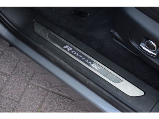 Land Rover Range Rover Evoque 1.5 P300e AWD R-Dynamic SE | Full Option! | Trekhaak | Pano | Meridian ActivLease financial lease