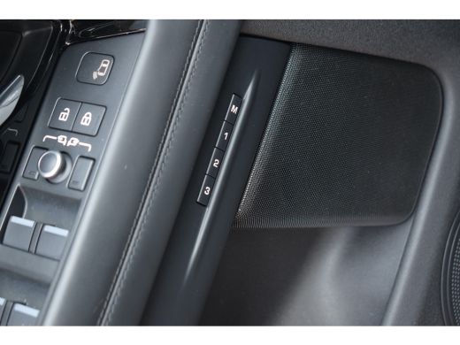 Land Rover Range Rover Evoque 1.5 P300e AWD R-Dynamic SE | Full Option! | Trekhaak | Pano | Meridian ActivLease financial lease