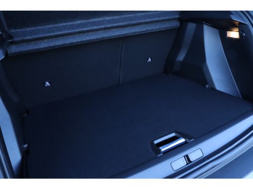 Peugeot 2008 1.2 Hybrid 145 Allure | Adaptive Cruise | Camera V/A | Navi | Carplay | Climate | Keyless ActivLease financial lease