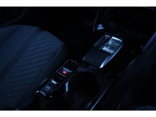 Peugeot 2008 1.2 Hybrid 145 Allure | Adaptive Cruise | Camera V/A | Navi | Carplay | Climate | Keyless ActivLease financial lease