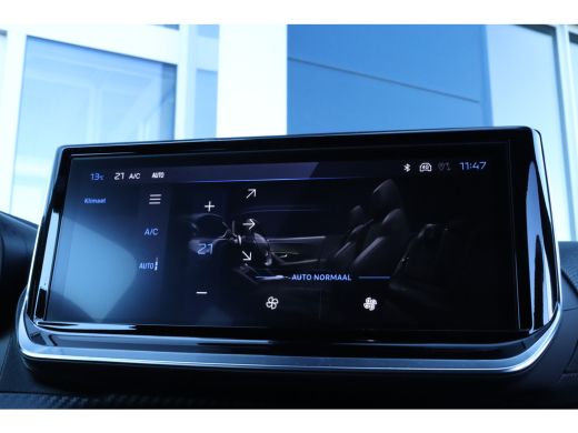 Peugeot 2008 1.2 Hybrid 145 Allure | Adaptive Cruise | Camera V/A | Navi | Carplay | Climate | Keyless ActivLease financial lease