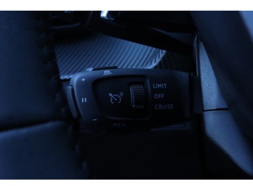 Peugeot 2008 1.2 Hybrid 145 Allure | Adaptive Cruise | Camera V/A | Navi | Carplay | Climate | Keyless ActivLease financial lease