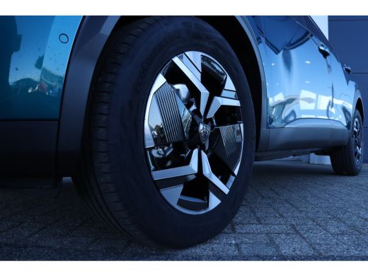 Peugeot 2008 1.2 Hybrid 145 Allure | Adaptive Cruise | Camera V/A | Navi | Carplay | Climate | Keyless ActivLease financial lease