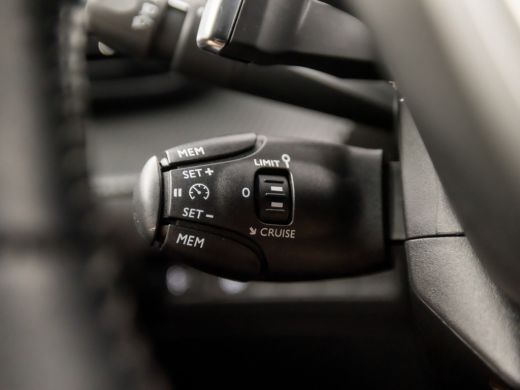 Peugeot 2008 1.2 PureTech Sport Automaat (APPLE CARPLAY, GROOT NAVI, 360 CAMERA, LM VELGEN, SPORTSTOELEN, CRUI... ActivLease financial lease