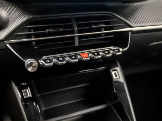 Peugeot 2008 1.2 PureTech Sport Automaat (APPLE CARPLAY, GROOT NAVI, 360 CAMERA, LM VELGEN, SPORTSTOELEN, CRUI... ActivLease financial lease