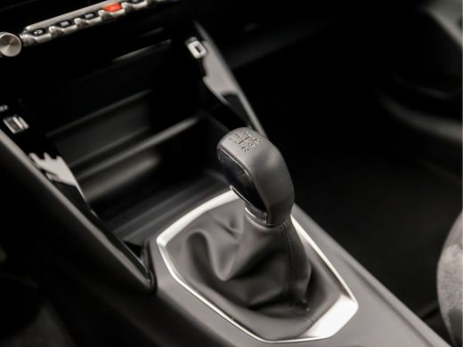 Peugeot 208 1.2 PureTech Sport (APPLE CARPLAY, GROOT NAVI, 360 CAMERA, SPORTSTOELEN, LM VELGEN, LANE ASSIST, ... ActivLease financial lease