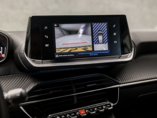Peugeot 208 1.2 PureTech Sport (APPLE CARPLAY, GROOT NAVI, 360 CAMERA, SPORTSTOELEN, LM VELGEN, LANE ASSIST, ... ActivLease financial lease