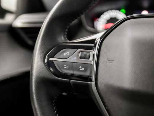 Peugeot 208 1.2 PureTech Sport (APPLE CARPLAY, GROOT NAVI, 360 CAMERA, SPORTSTOELEN, LM VELGEN, LANE ASSIST, ... ActivLease financial lease