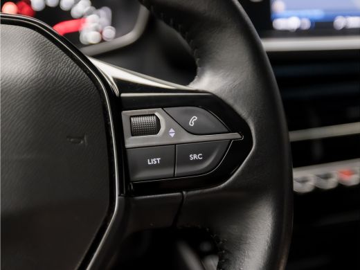 Peugeot 208 1.2 PureTech Sport (APPLE CARPLAY, GROOT NAVI, 360 CAMERA, SPORTSTOELEN, LM VELGEN, LANE ASSIST, ... ActivLease financial lease