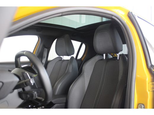 Peugeot 208 1.2 Turbo 100-PK EAT8 AUTOMAAT GT | PANORAMADAK | KEYLESS | CAMERA | STOELVERWARMING | ADAPTIVE C... ActivLease financial lease