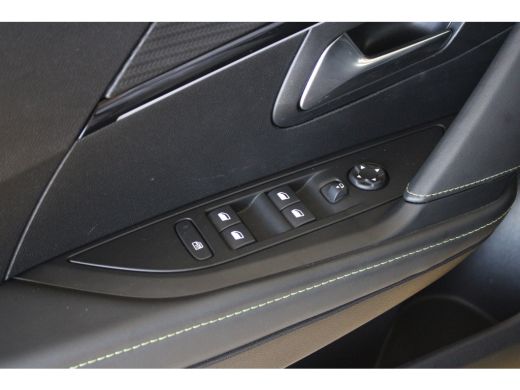 Peugeot 208 1.2 Turbo 100-PK EAT8 AUTOMAAT GT | PANORAMADAK | KEYLESS | CAMERA | STOELVERWARMING | ADAPTIVE C... ActivLease financial lease